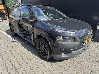 damaged passenger cars Citroën C4 cactus 1.2 VTI Feel 2015/1