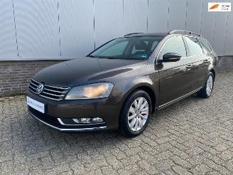 Schadeauto Volkswagen Passat  2012/6