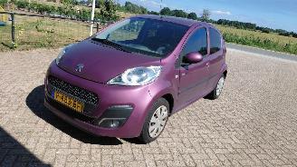 Voiture accidenté Peugeot 107 1.0i 5drs airco 2014/5