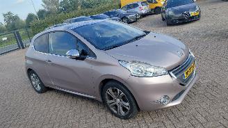 škoda osobní automobily Peugeot 208 1.2 vti  82pk leer pano   navi 2012/8