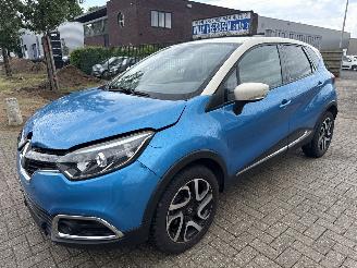 Coche accidentado Renault Captur 1.2 TCE DYNAMIQUE AUTOMAAT RIJDBAAR BOUWJAAR 2016  6500 EURO 2016/12