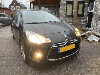 Citroën DS3 e-HDI 1.6 So Chic picture 37