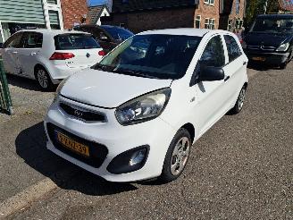 Voiture accidenté Kia Picanto 1.0i 2013/6