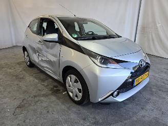 Schadeauto Toyota Aygo 1.0 VVT-i x-play 2015/10