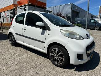 Schadeauto Peugeot 107 1.0-12V XS 2010/9