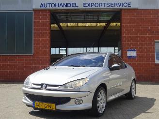 Voiture accidenté Peugeot 206 CC Cabrio 1.6-16V Quiksilver, Climate & Cruise control 2006/8