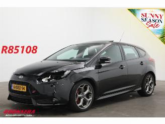 Voiture accidenté Ford Focus 2.0 EcoBoost ST-3 250 PK Schuifdak Leder Clima Cruise Camera SHZ 2013/7
