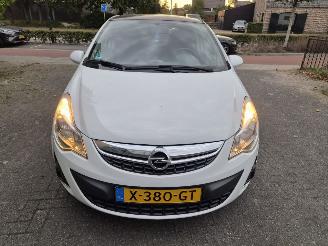 krockskadad bil auto Opel Corsa 1.4 16v color edition 2011/5