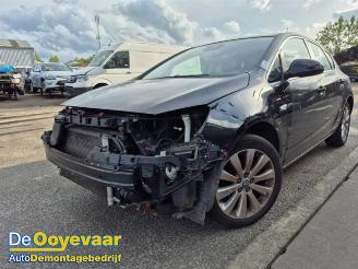 Vrakbiler auto Opel Astra Astra J (PC6/PD6/PE6/PF6), Hatchback 5-drs, 2009 / 2015 1.4 Turbo 16V 2011/1