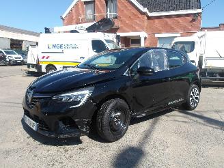 damaged passenger cars Renault Clio  2021/11