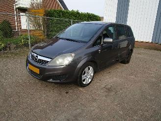 Schadeauto Opel Zafira 2.2 Automaat Navi 7-Pers 2010/7