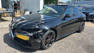 Schadeauto Alfa Romeo Giulia 2.0 T AWD Veloce 280 PK ! 2017/11