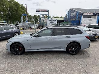 krockskadad bil auto BMW 3-serie 330e 135KW Pano Clima Navi M-Pakket NAP 2025/12