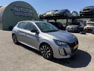 Damaged car Peugeot 208 1.2 55KW Active Navi Clima Led 5-Drs NAP 2024/8