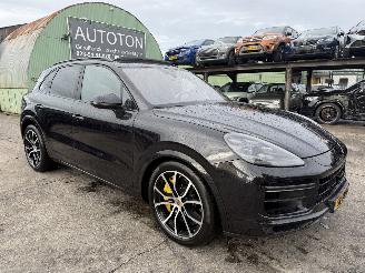 damaged passenger cars Porsche Cayenne 4.0 Turbo 549PK Pano Keramisch Full Option NAP 2018/6