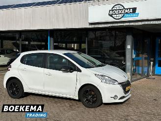 uszkodzony samochody osobowe Peugeot 208 1.2 e-VTi Active Automaat Navigatie Climate 2014/1