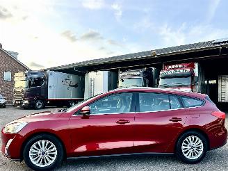 skadebil auto Ford Focus 1.0T EcoBoost 125pk 6-bak Titanium Bus - nap - keyless - front + line assist - trekh - pdc v+a - navi - CarPlay 2019/2
