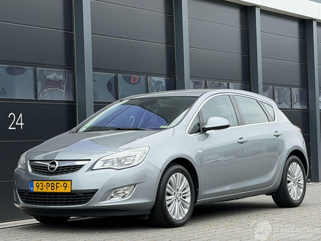 Opel Astra 1.7 CDTi Cosmo Navi PDC