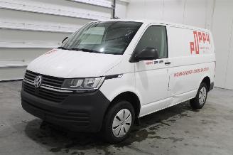 damaged passenger cars Volkswagen Transporter T6 2023/5