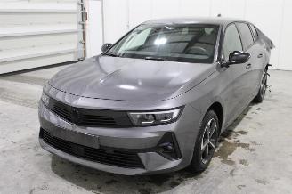 damaged passenger cars Opel Astra  2025/4