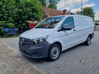 Schade bestelwagen Mercedes eVito 112 66KW L2 Airco Navi Camera 2023/10