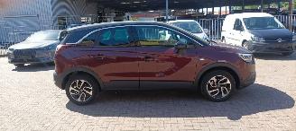 skadebil auto Opel Crossland Innovation uitvoering 1.2-turbo 110pk Automaat Navi Led koplampen led achterlichten leder Privacy glas stoelverwarming stuurwiel verwarming voorruit verwarming Trekhaak 16-inch hoogglans velgen Parkeersensoren voor en achter 2018/4