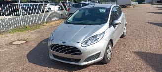 Avarii autoturisme Ford Fiesta 1.5-TDCI Airconditioning Led koplampen Parkeersensoren voor en achter Elektrische inklapbare buitenspiegels met verwarming en led verlichting Stoelverwarming Leren stuurwiel met radio bediening 2016/6