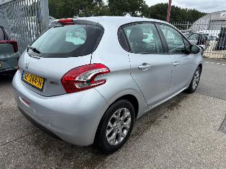 Peugeot 208 1.2 VTI ACTIVE picture 4