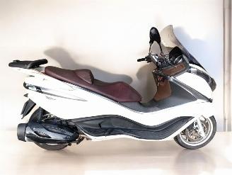 Vaurioauto  scooters Yamaha  X10 2013/8