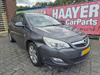 Coche accidentado Opel Astra sports tourer 1.4 turbo edition 2011/9