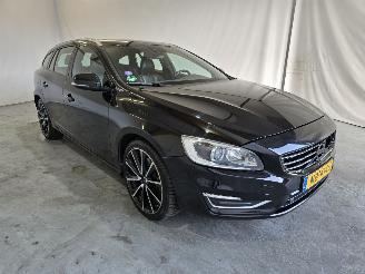 Schadeauto Volvo V-60 2.4 D5 Twin Engine R-Design 2016/12