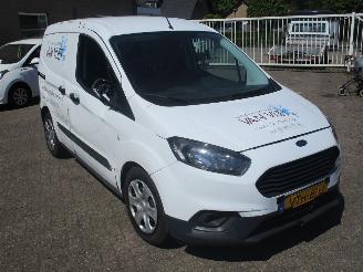 Vaurioauto  passenger cars Ford Transit COURIER 1.5 TDCITrend Dura 1E Eig NAP 2023/1