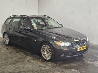 Coche accidentado BMW 3-serie 318i 16V Combi/o  Benzine 1.995cc 95kW (129pk) RWD 2007/5
