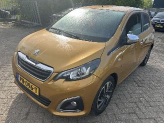 Damaged car Peugeot 108 1.0e-VTI  Collection 2017/6
