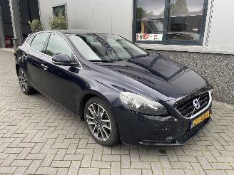 Damaged car Volvo V-40 2.0 D2 Summum Business 2015/8